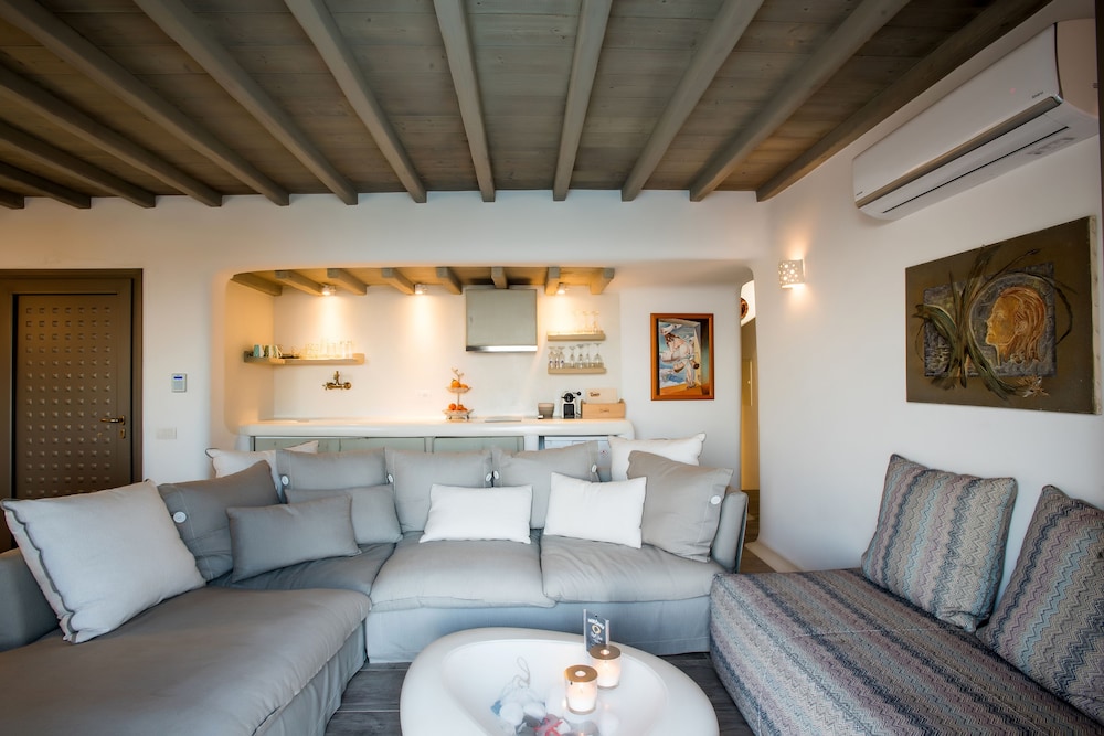 Amallini Suites 33/50