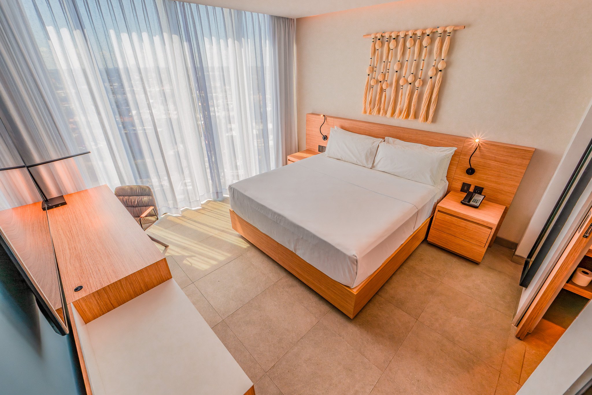 1 Bedroom, Suite, King Bed, High Floor, Corner