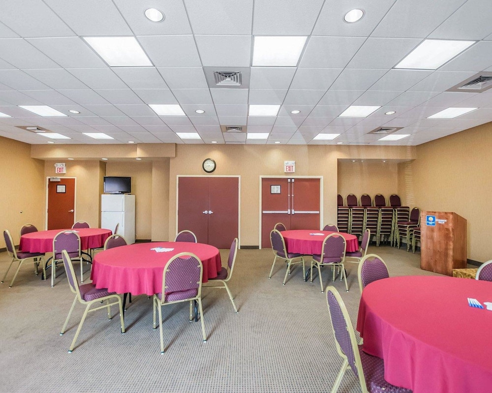 Comfort Inn Sturgeon Falls 38/40
