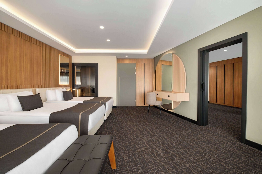 غرفة تنفيذية بسرير كينج بإطلالة على المدينة، FT Lotus Thermal Hotel & SPA Trademark Collection by Wyndham 2/6
