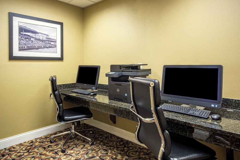 Holiday Inn Express Hotel Suites Richmond 60/67