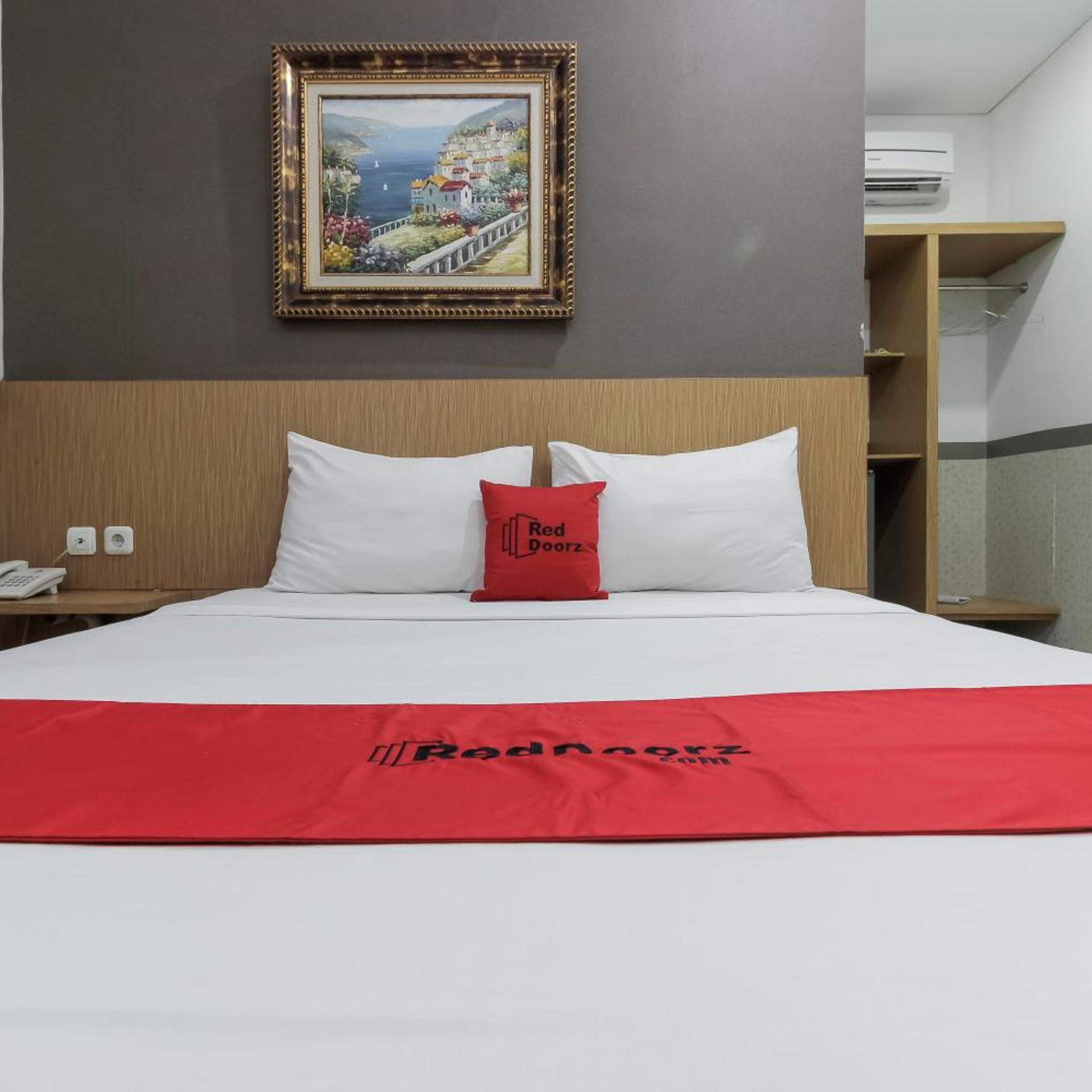 Reddoorz Plus @ Tuparev Cirebon 44/62
