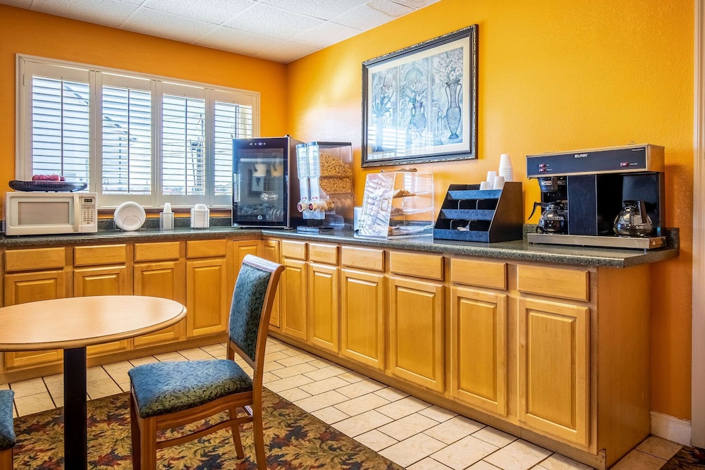 Econo Lodge Knoxville West - Turkey Creek 9/33