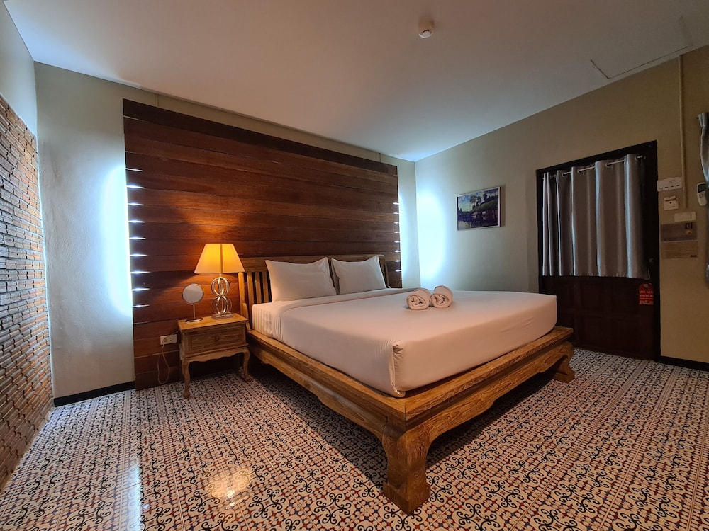 SUPERIOR, DOUBLE BED, PRIVATE BATHROOM