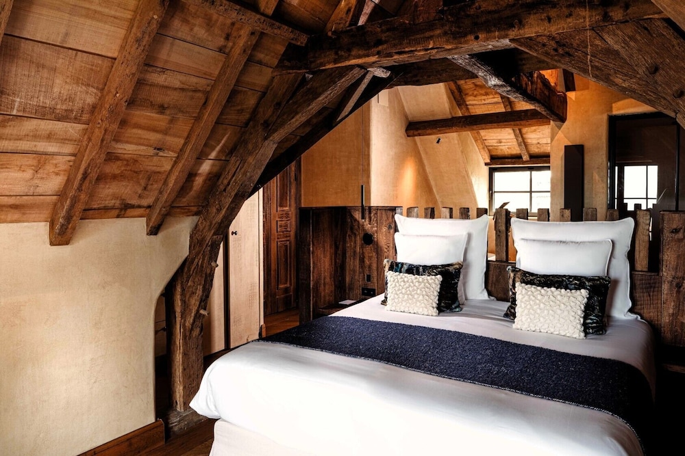 Grand, Suite, Double Bed, River View, Bath and Shower, Balcony