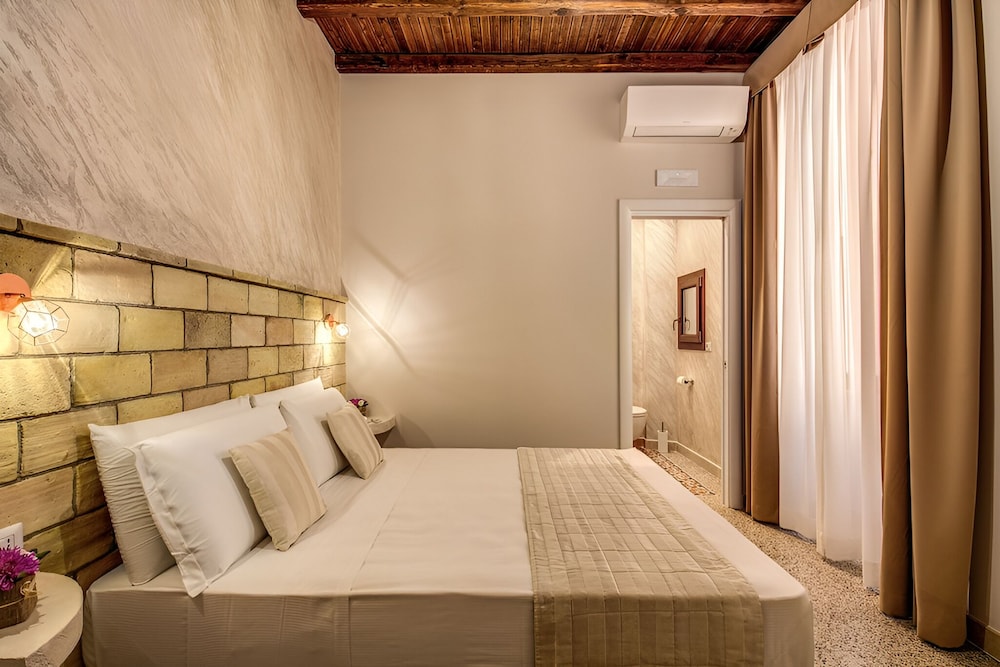 Colosseo Accomodation Room 6/38