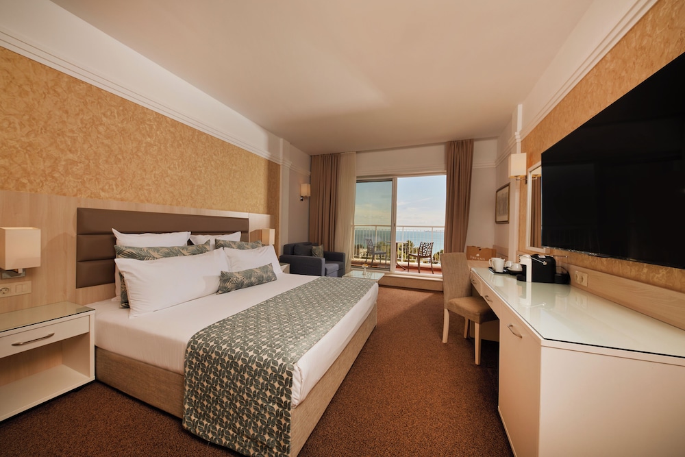 PREFERRED CLUB, DOUBLE BED, SEA VIEW, TERRACE