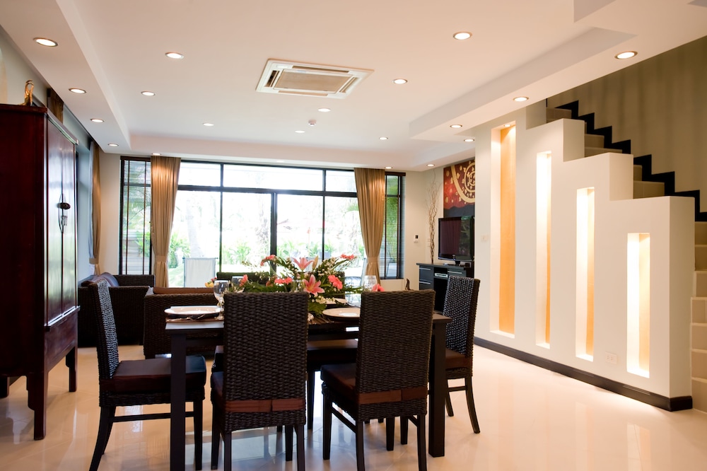 PALM GROVE RESORT 26/42