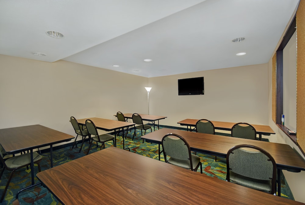 CANDLEWOOD SUITES COLUMBIA-FT. JACKSON 54/62
