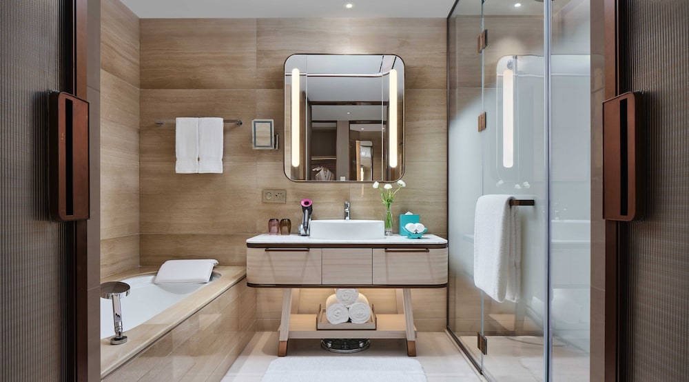Intercontinental Chongqing Raffles City 70/70