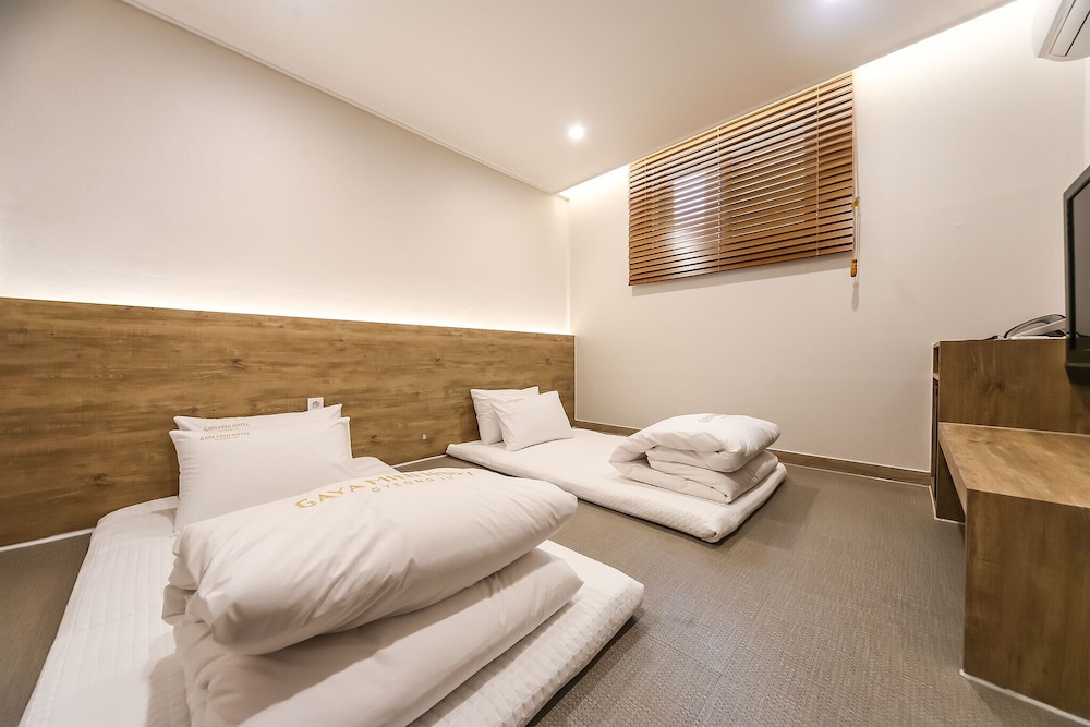 Korean, Standard, 2 Futon Beds، GAYA MINI HOTEL 2/4