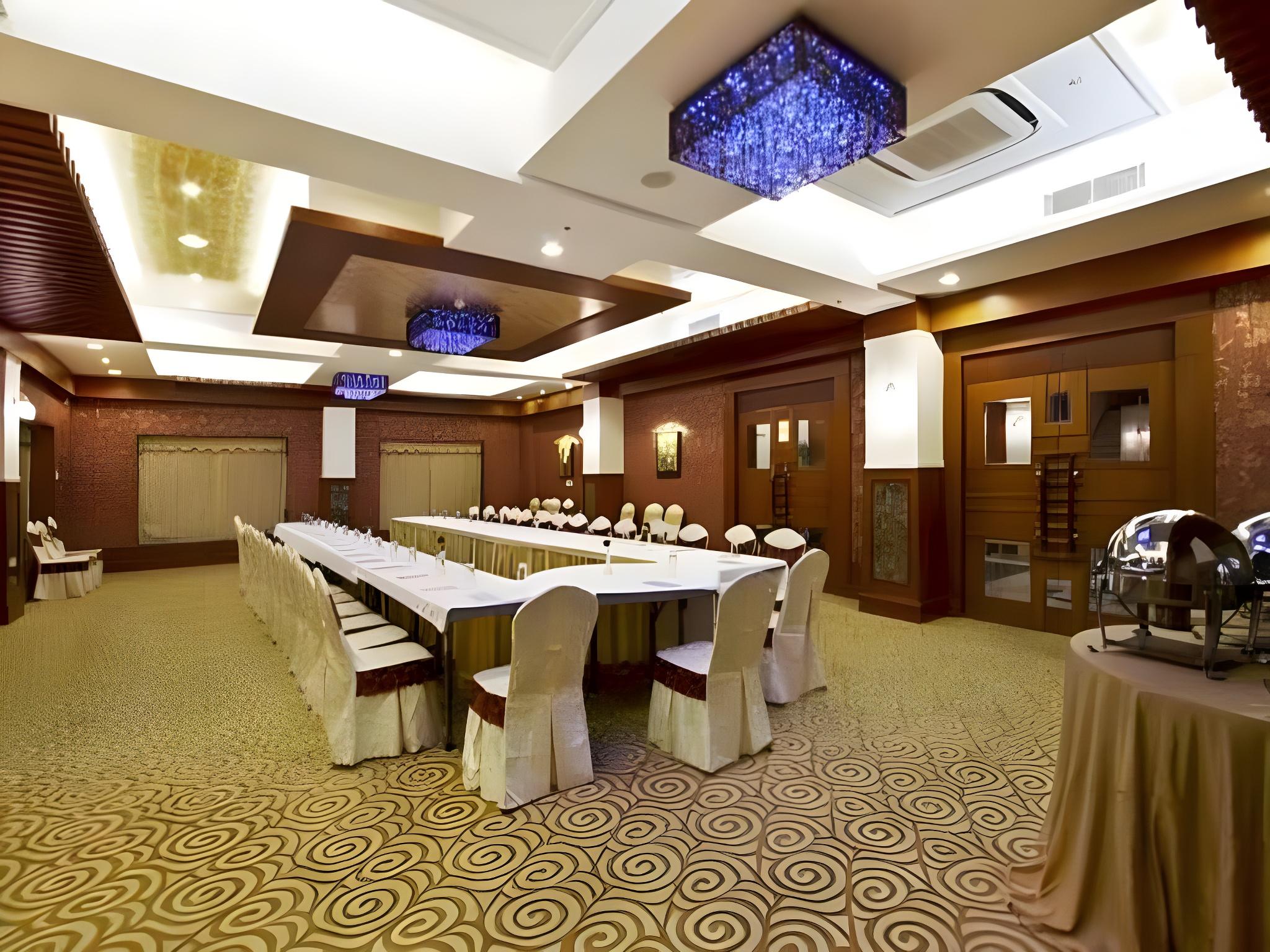 Hotel Gargee Grand 22/25