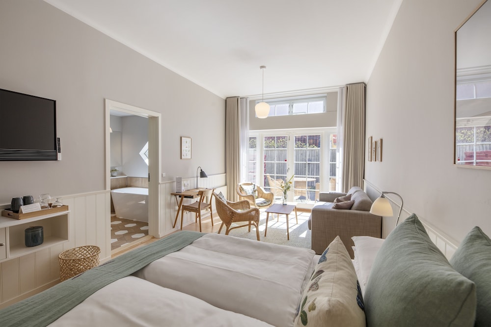 Ruths Hotel 17/56