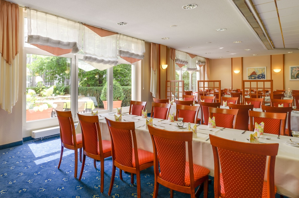 Novina Hotel Sudwestpark Nurnberg 53/68