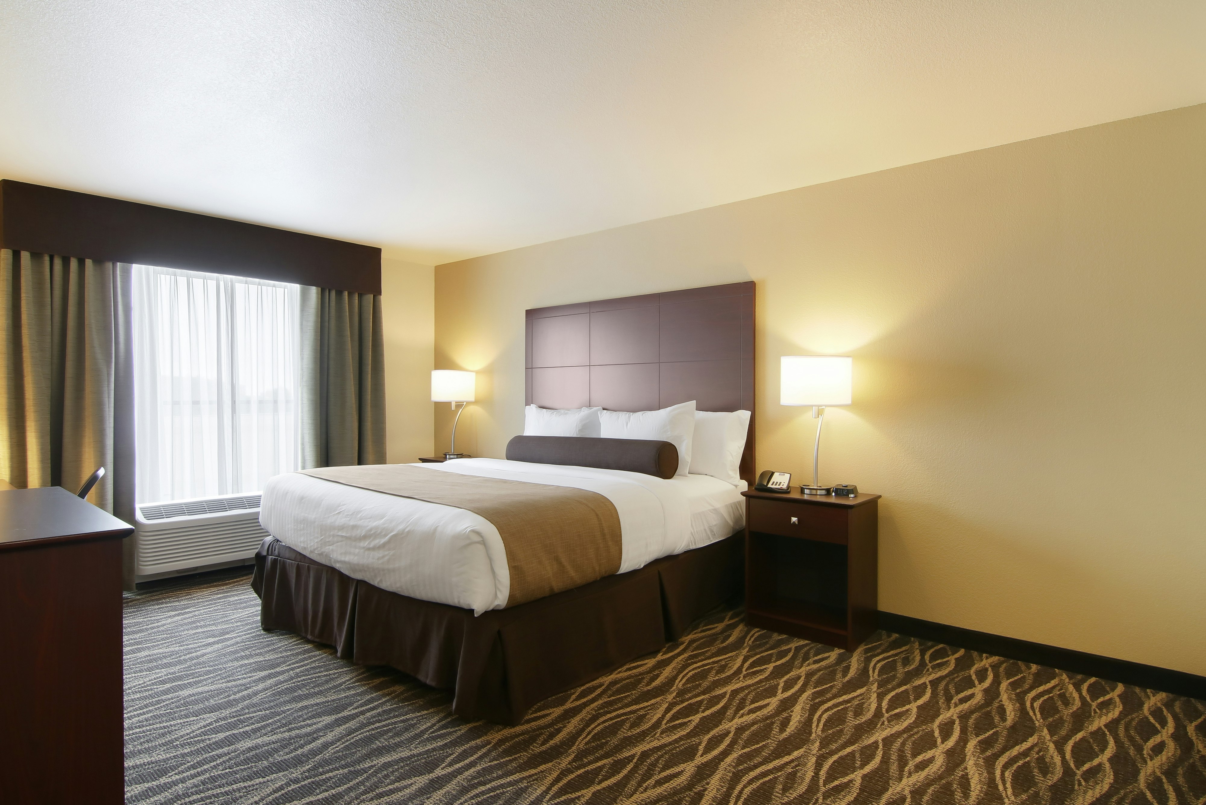 Cobblestone Inn & Suites at UW Stout Downtown Menomonie 27/54