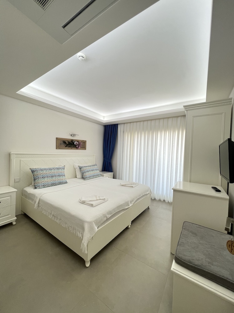 Dalyan Risus Suite 6/25