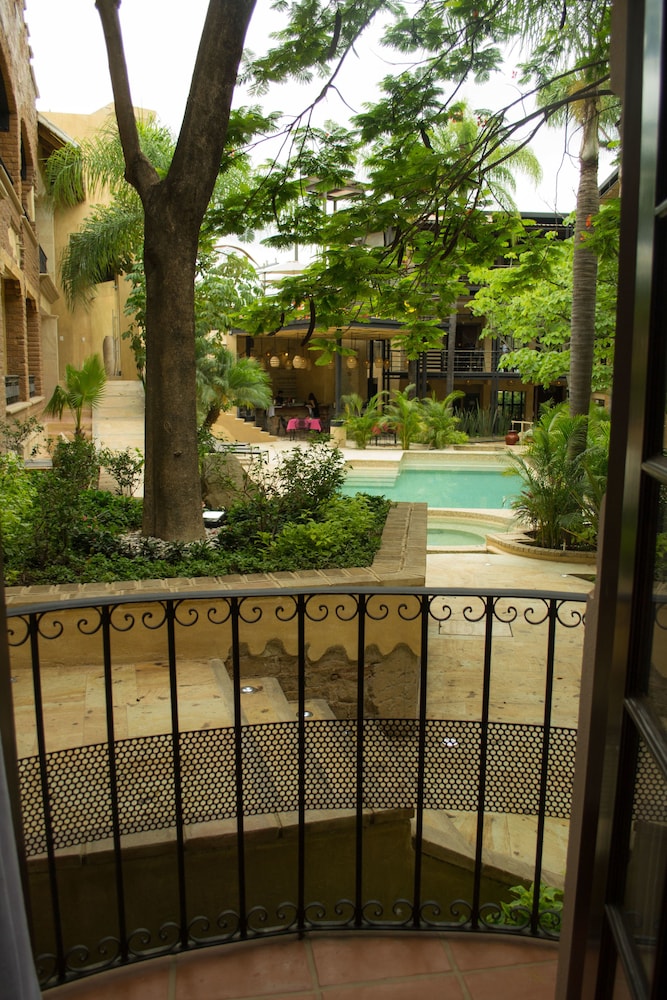 Hotel La Casa de Adobe 3/76