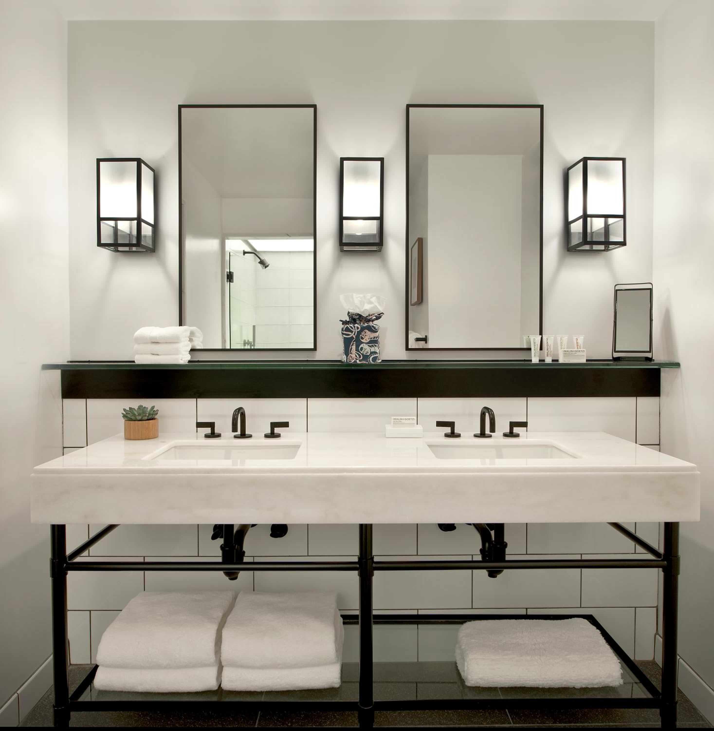 LUXURY, SUITE