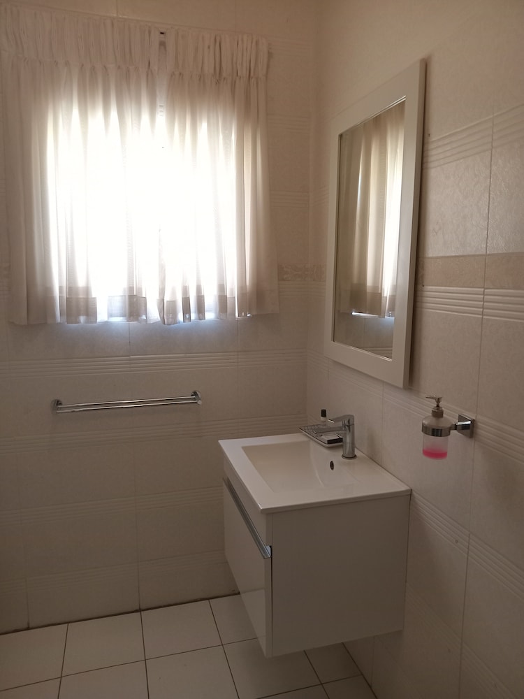 Staymorr Boutique Guest House 38/44