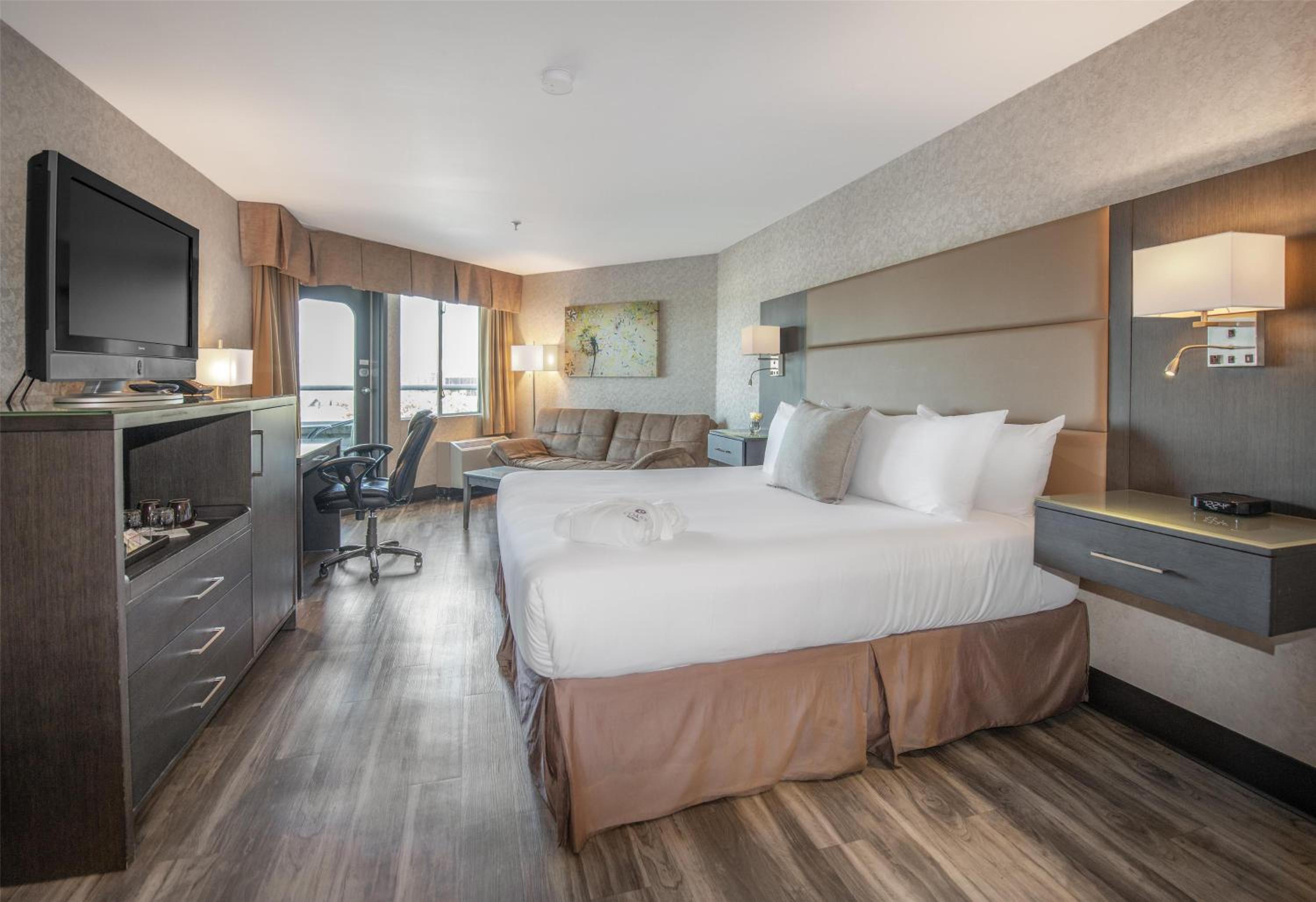 Coast, Premium, King Bed, Patio