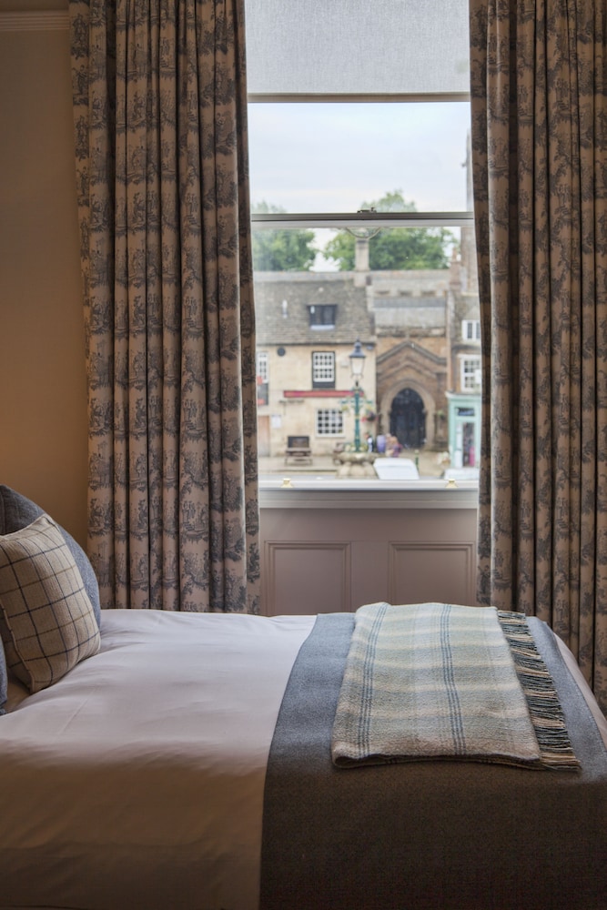 The Falcon Hotel 14/50