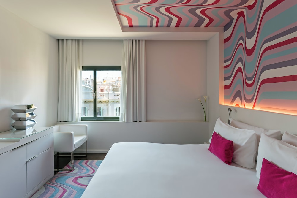 ROOM, DOUBLE BED