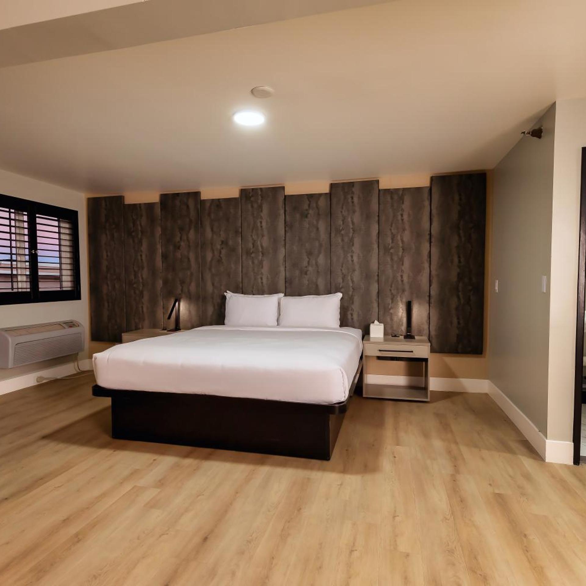 Boutique, Suite