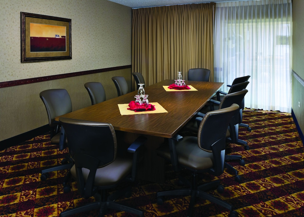 Ramkota Hotel And Conference Center 54/64
