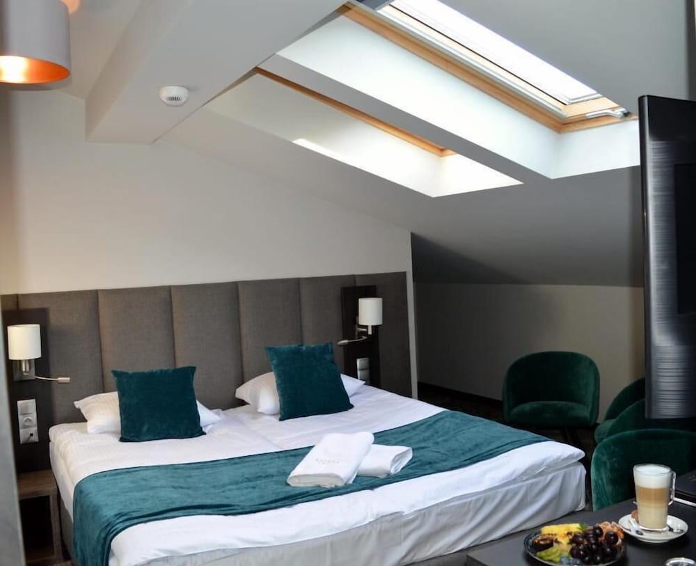 BUDGET, DOUBLE BED