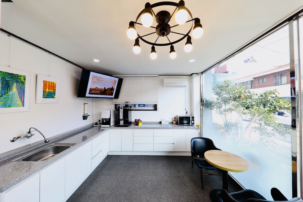 Gallery Hotel Be 10/50