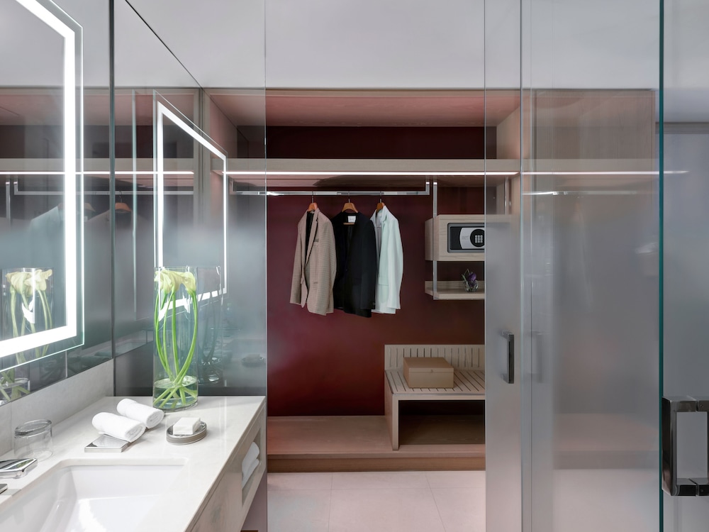 Four Seasons Hotel Dubai International Financial Centre 32/86