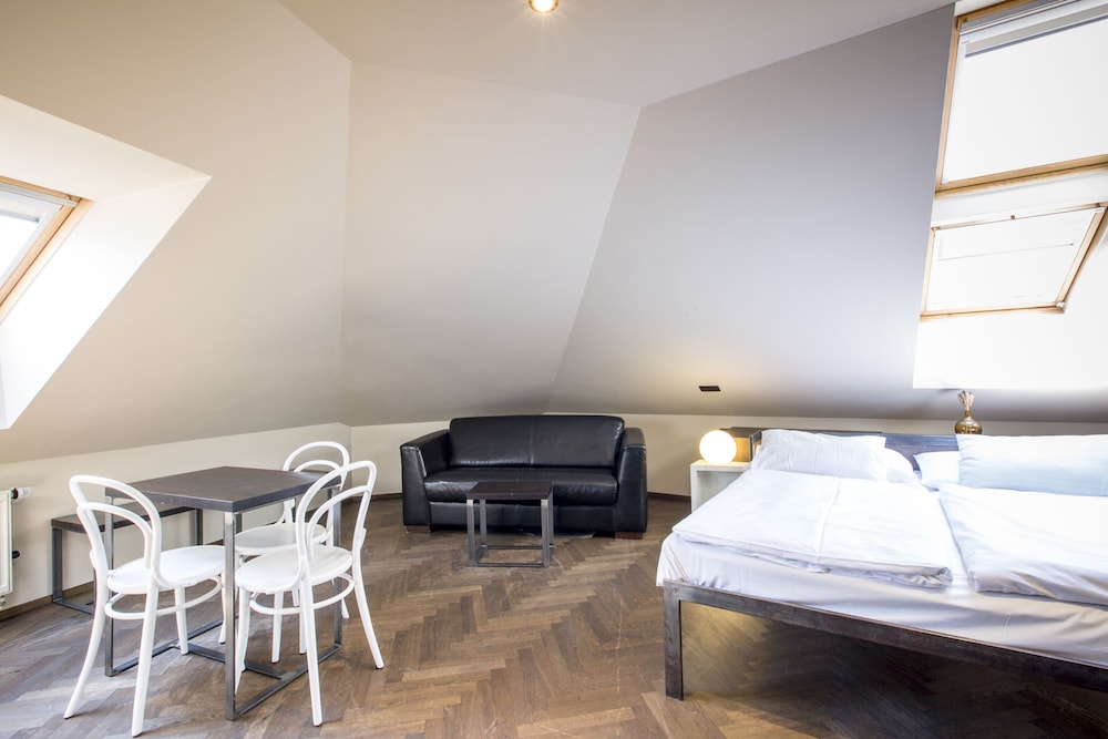 Sophie Apos S Hostel 7/71