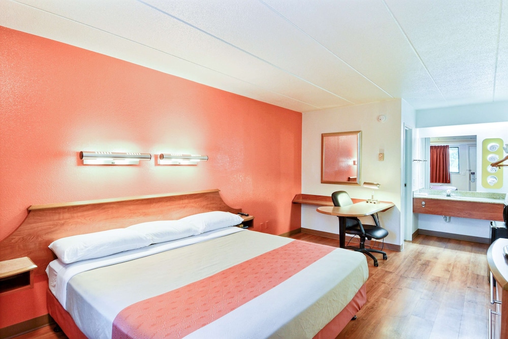 Motel6 Nashua, NH - South 24/55