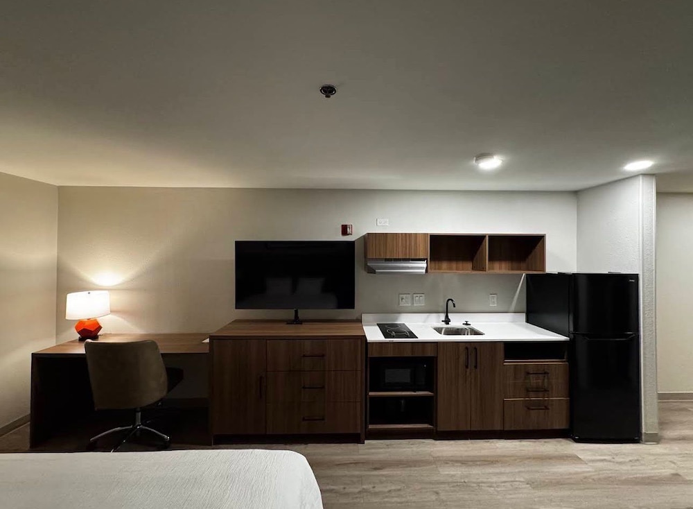 Upgrade, Efficiency, King Bed