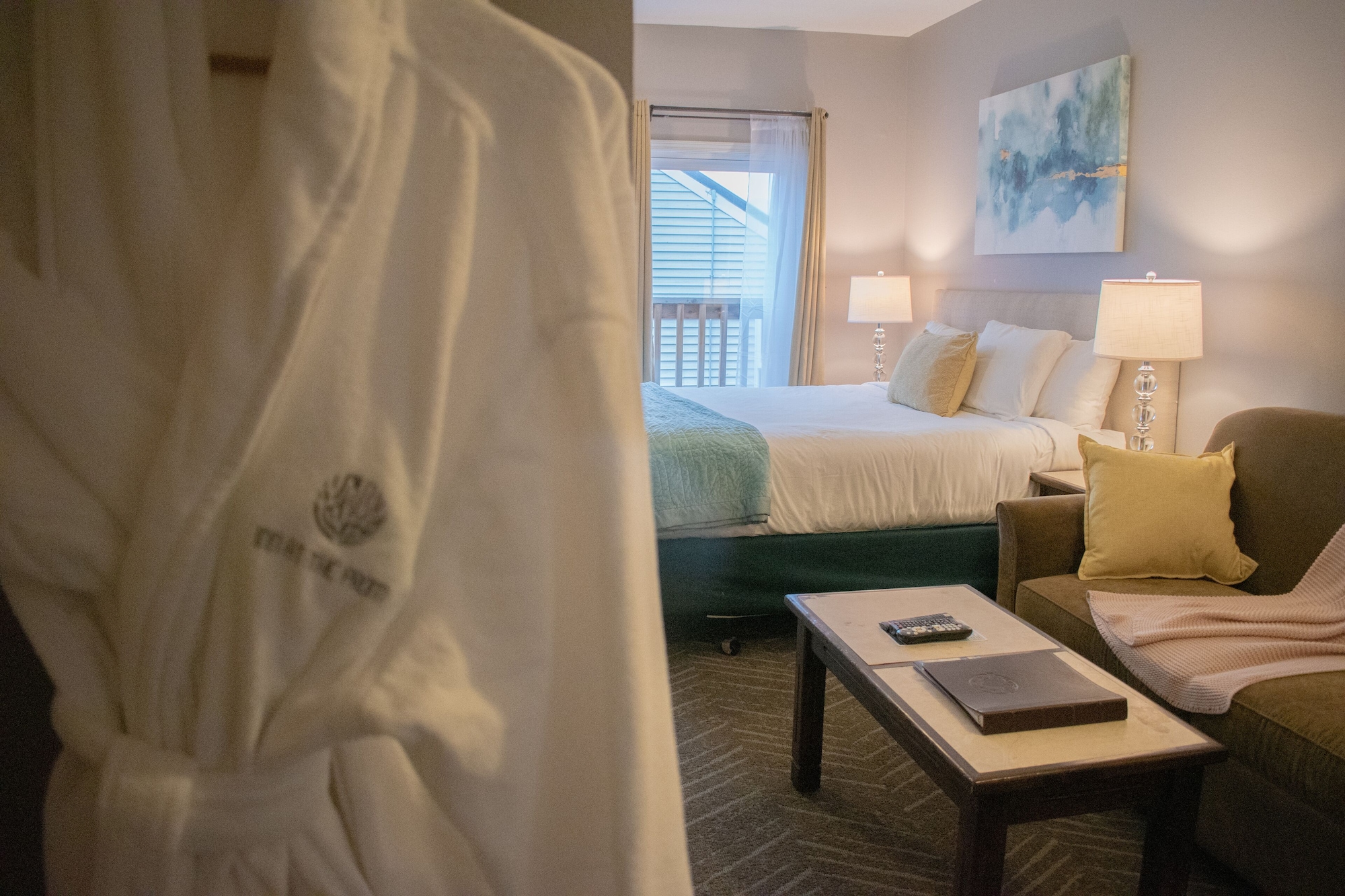 Spa, Suite, King Bed, No View, Sofa, Inn at the Prom 6/6