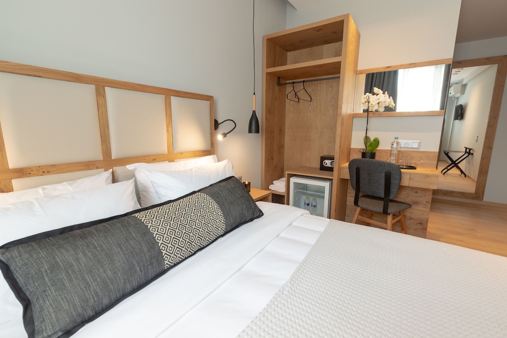 Grand Port Suites Thessaloniki 6/26