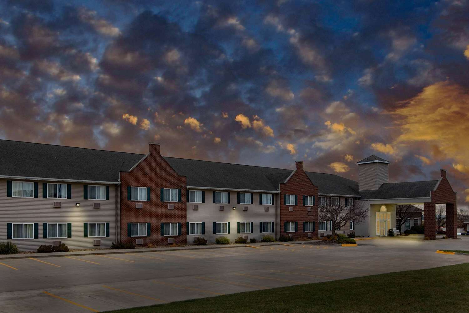 AmericInn by Wyndham Pella 2/43