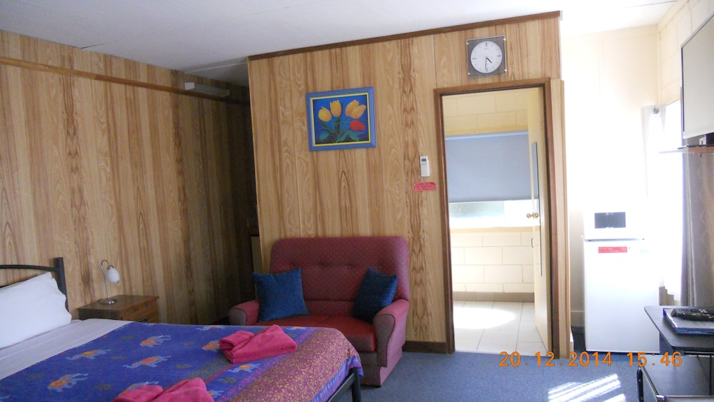 Summers Rest Units 8/32