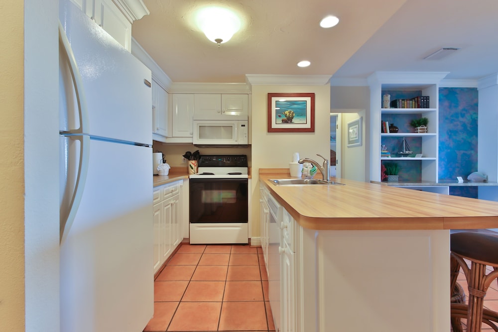 Tortuga Inn Beach Resort 55/76
