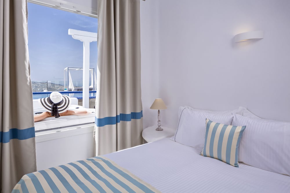 Colours Of Mykonos 18/65