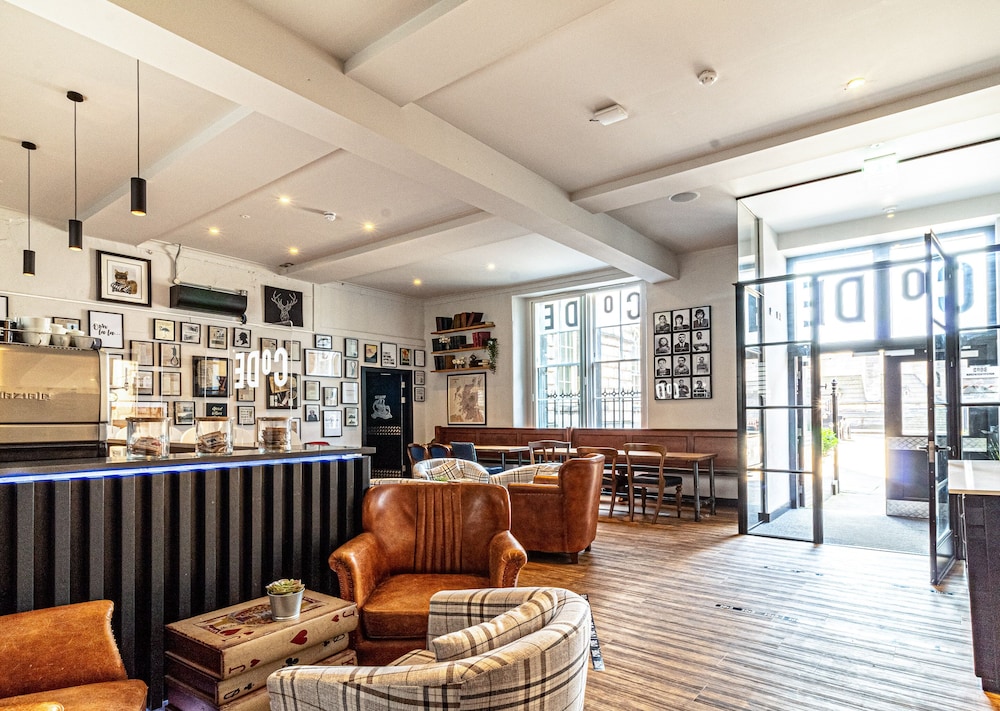 CoDE Pod Hostels THE CoURT 29/49