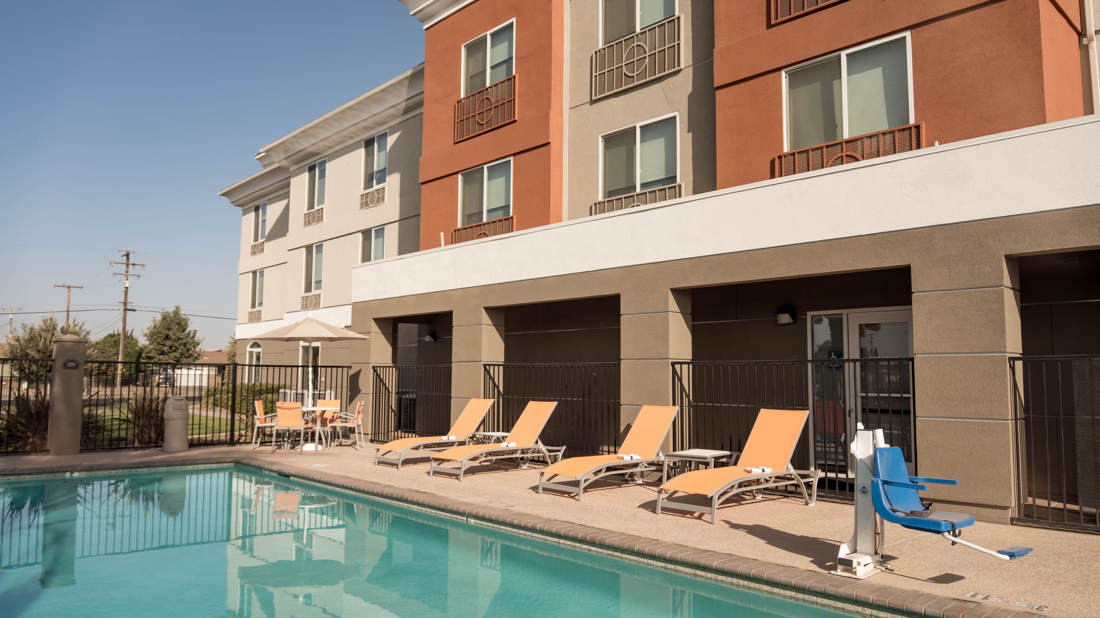 Holiday Inn Express Hotel And Suites Porterville 4/26