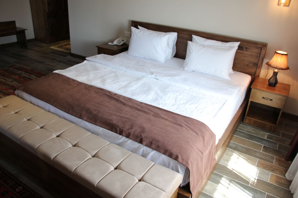 El Nazar Stone Suite 15/50