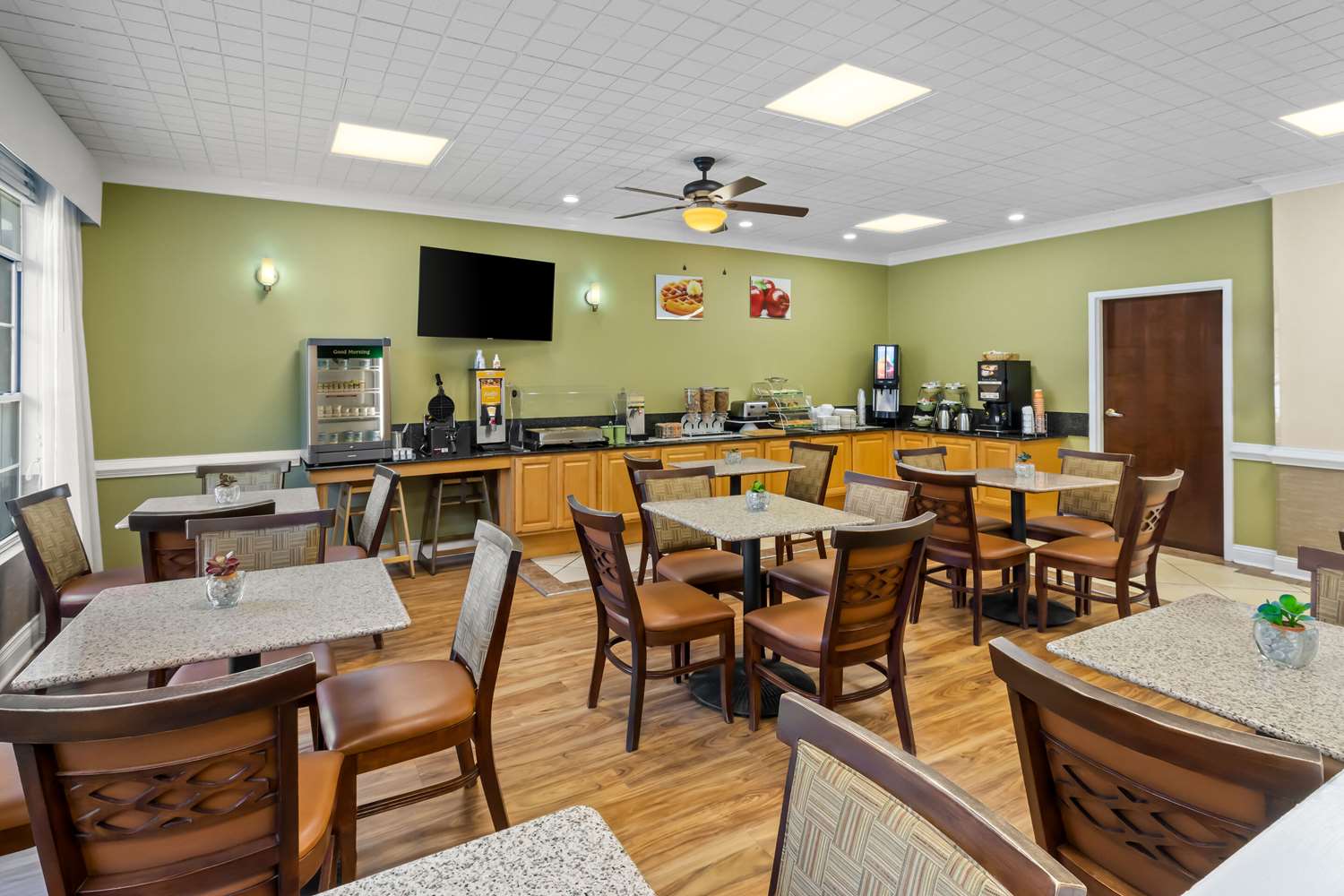 Quality Inn Fayetteville Near Historic Downtown Square 12/22