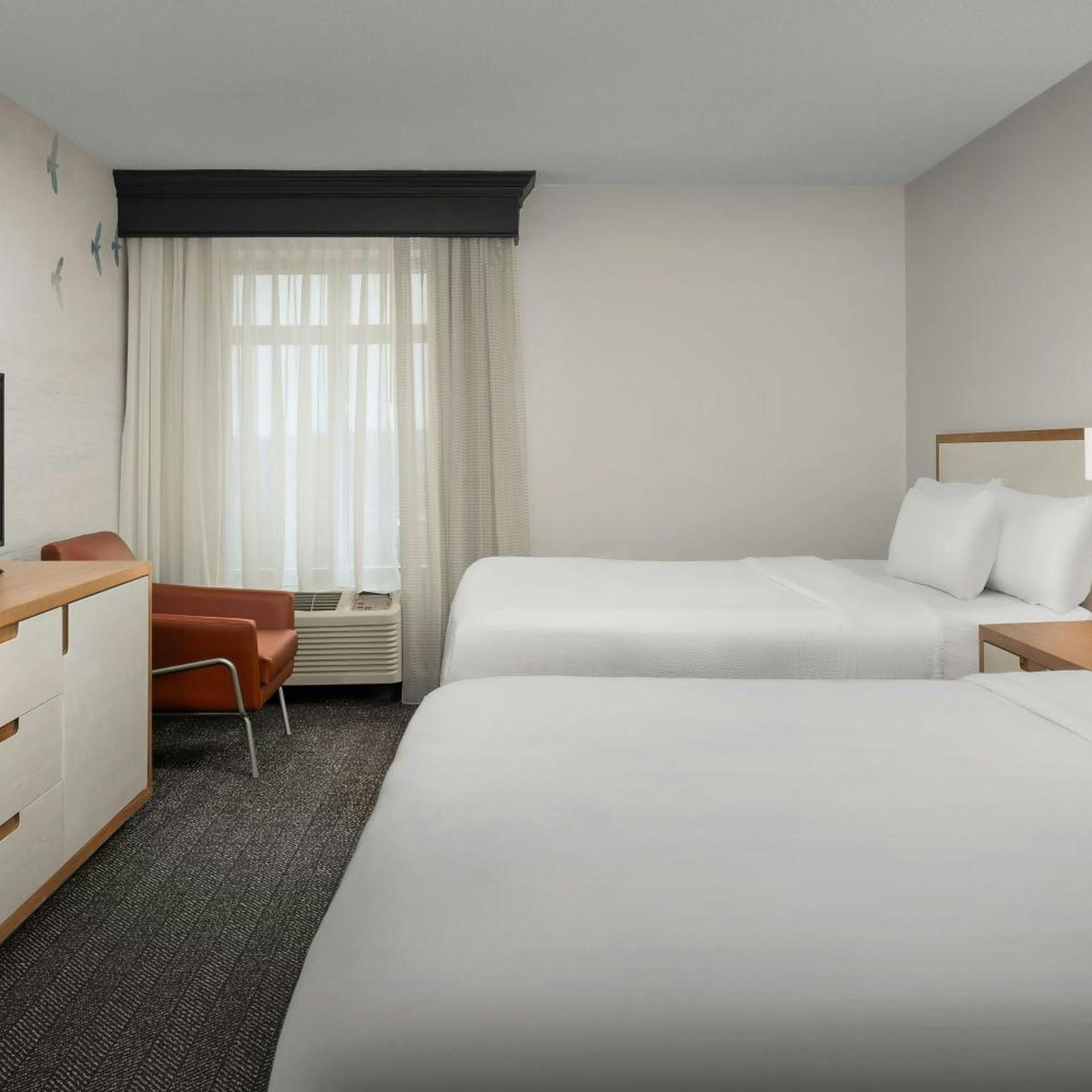1 Bedroom, Suite, Queen Bed, Ocean Front, Corner