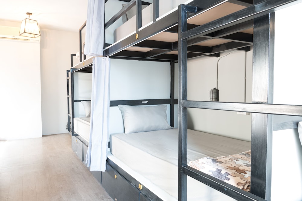 Iris Hostel 5/40
