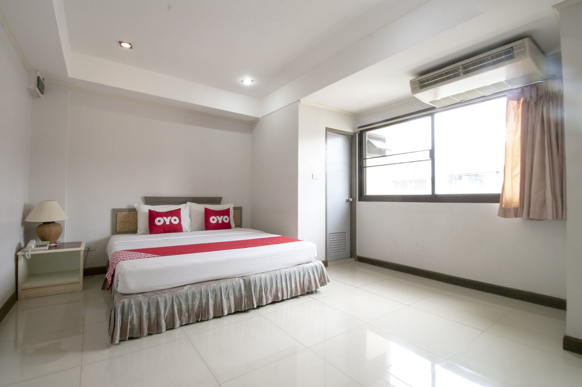 DELUXE, DOUBLE BED