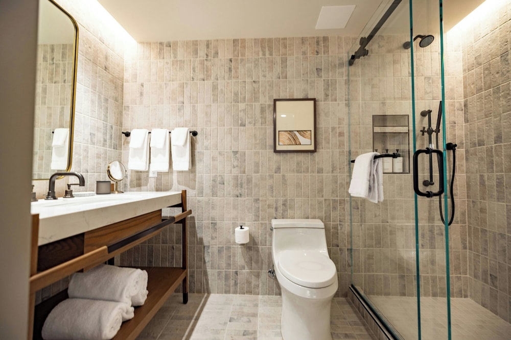 غرفة بسرير كينج بشرفة لذوي الإعاقة، The Limited Hotel Charleston 9/10