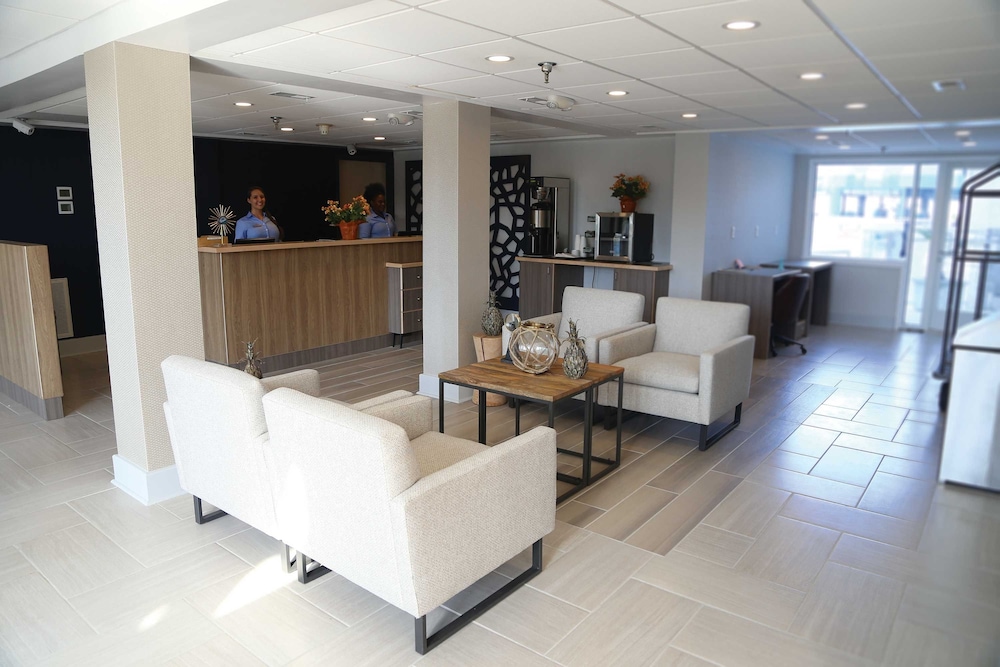 Surfbreak Oceanfront Hotel, Ascend Hotel Collection 44/61