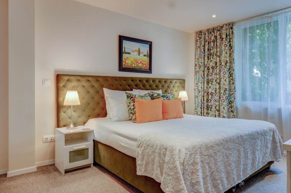 City Boutique Inn 12/50